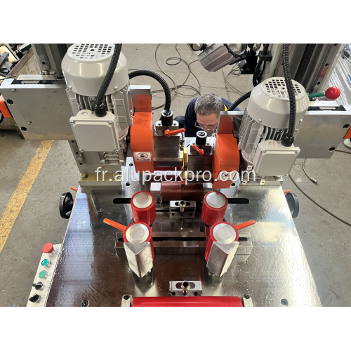 Système de machine d'assemblage à rupture de pont thermique pour fenêtres en aluminium